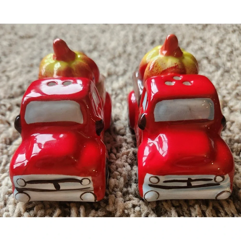 Red Harvest Truck Pumpkin Ceramic Salt and‎ Pepper Shakers Set Fall Decor